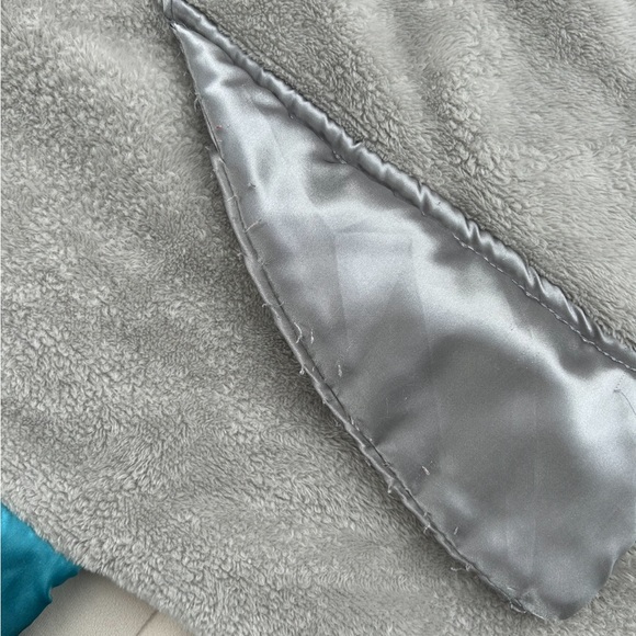 Lot of 2! Snuggie tails! Blankie tails! Mermaid & shark! Cozy kids’ blankets! - Picture 6 of 10